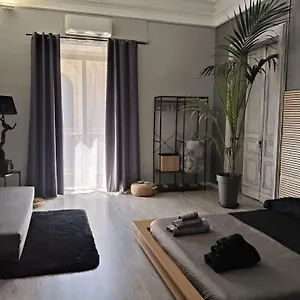 https://molo-di-levante.catania-hotels.net
